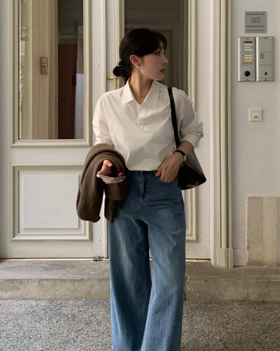 Quần jeans ống suông là món đồ vừa thoải mái vừa giữ được vẻ thời trang hiện đại, đặc biệt phù hợp với tinh thần tối giản.