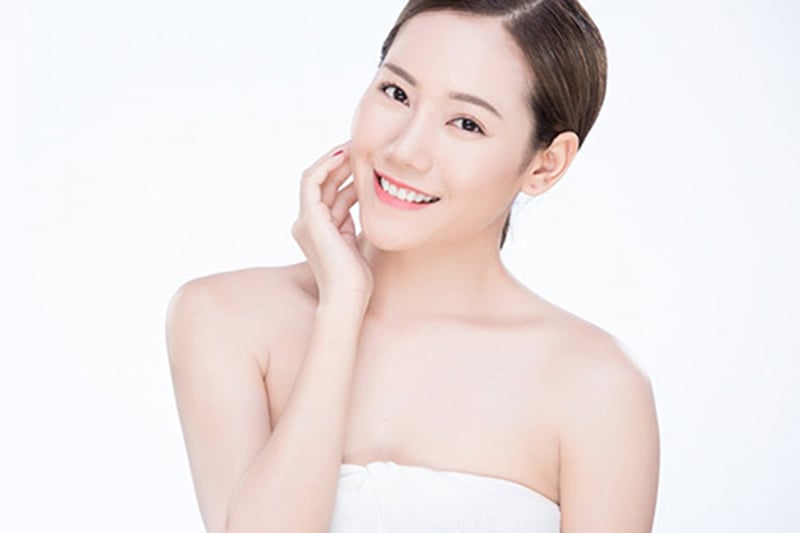 Ngoài việc chăm sóc da từ bên ngoài, những thói quen xấu trong cuộc sống cũng góp phần khiến da xuống cấp.