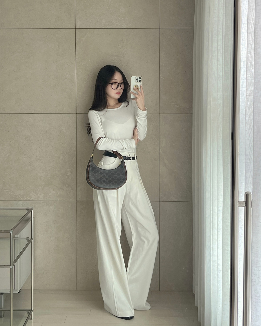 Dù là mùa đông, áo thun dài tay vẫn cần có trong tủ đồ vì tính linh hoạt của nó. 