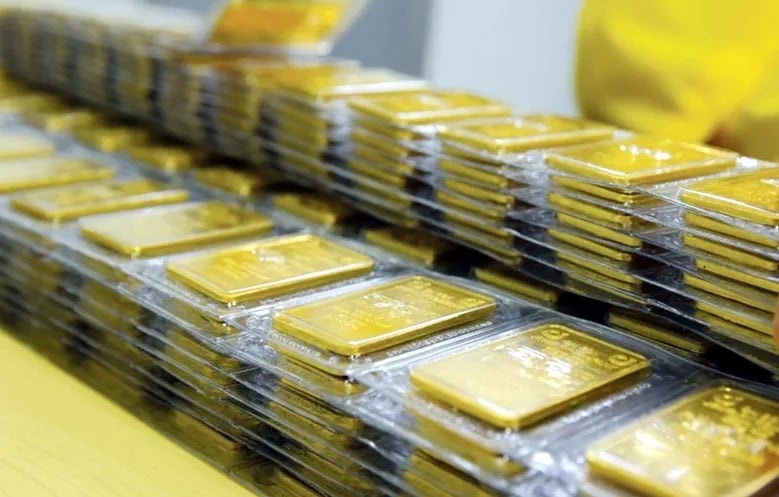 Ghi nhận lúc 5 giờ sáng 1/12, giá vàng miếng SJC tại Công ty Vàng bạc Đá quý Sài Gòn (SJC) được niêm yết ở mức 152,9 triệu đồng/lượng mua vào và 154,9 triệu đồng/lượng bán ra, giữ nguyên so với phiên trước. 