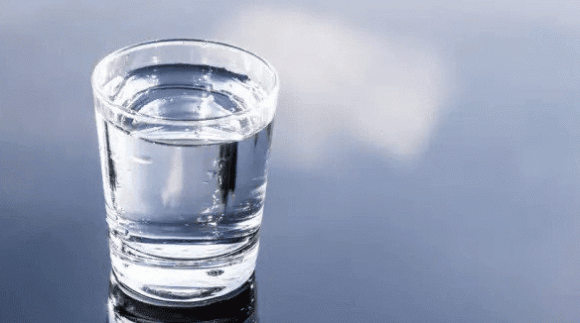 Chọn một cốc nước để xem bạn là người như thế nào trong mắt bạn bè    