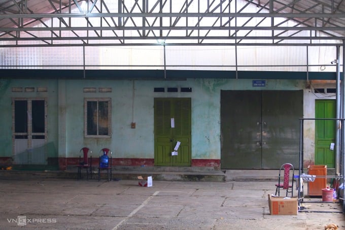 Khu nhà bếp và nhà vệ sinh của trụ sở đã bị niêm phong, ngày 1/12. Ảnh: VnExpress