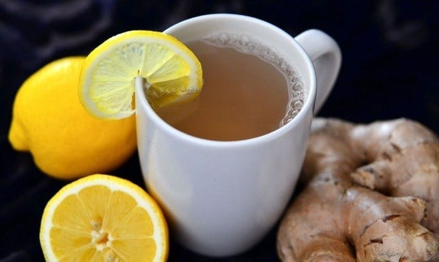 Nước chanh gừng ấm hỗ trợ thải độc    