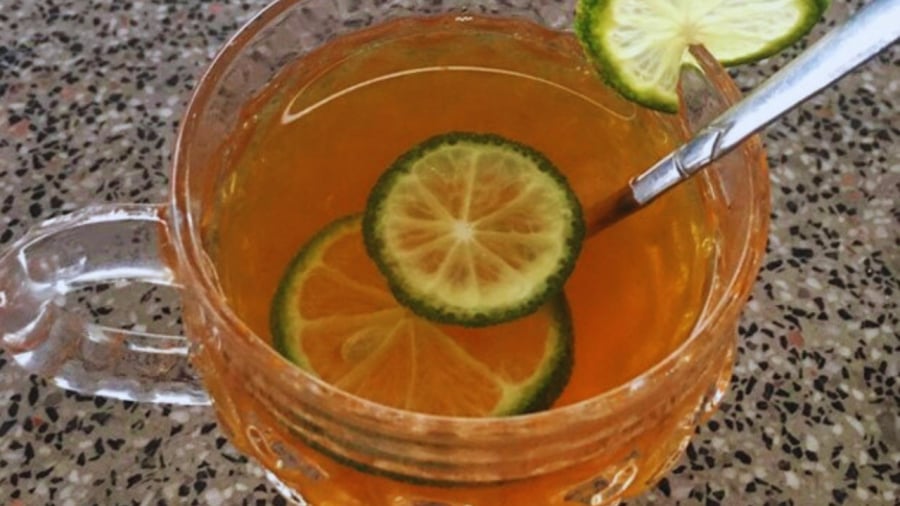 Nước chanh ấm mật ong thư giãn buổi tối    