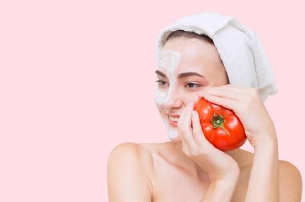 Cà chua chứa lycopene cùng vitamin C, hai dưỡng chất có khả năng cải thiện độ mềm mại của da