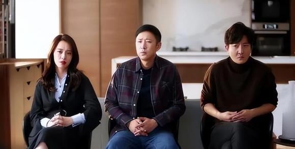 Nhiều nghiên cứu bổ sung rằng khi bước vào tuổi trung niên, con giữa thường xử lý các mối quan hệ phức tạp tốt hơn và có tốc độ thăng tiến nghề nghiệp cao hơn 27% so với dự đoán ban đầu.    