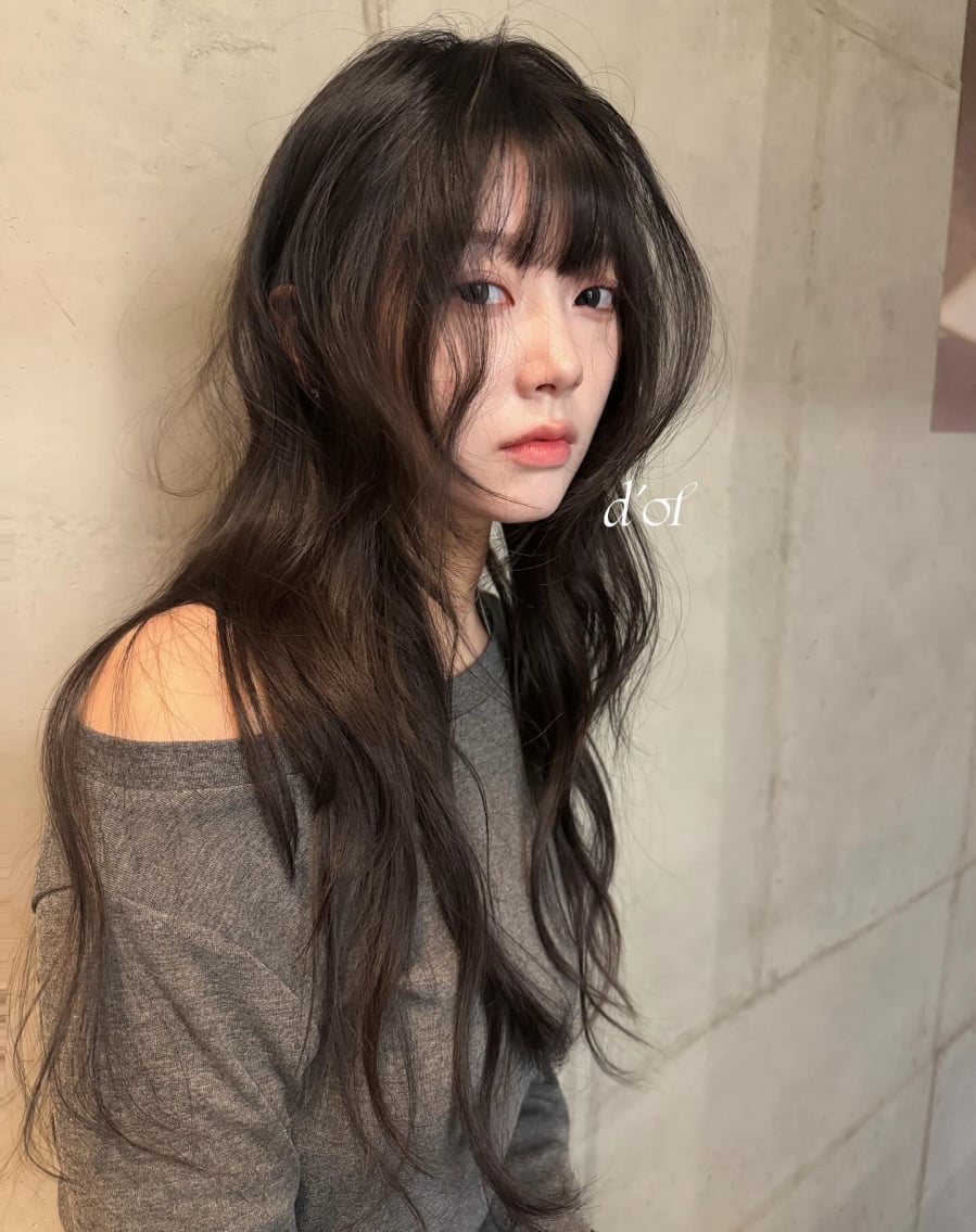  Đây là kiểu tóc phù hợp với nhiều dáng mặt, từ mặt tròn, dài đến hơi vuông đều có thể cân đối