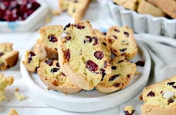 Bánh quy, bánh bông lan, ngũ cốc ngọt… tiện lợi nhưng là “thủ phạm” khiến đường huyết lên xuống thất thường.