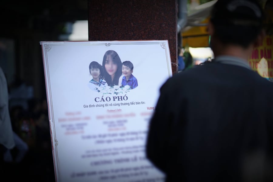 Không khí tang thương bao trùm lễ tang của bốn nạn nhân thiệt mạng trong vụ cháy quán bún ốc trên đường Trần Hưng Đạo (phường Cầu Ông Lãnh, TP.HCM) rạng sáng 5/12. 