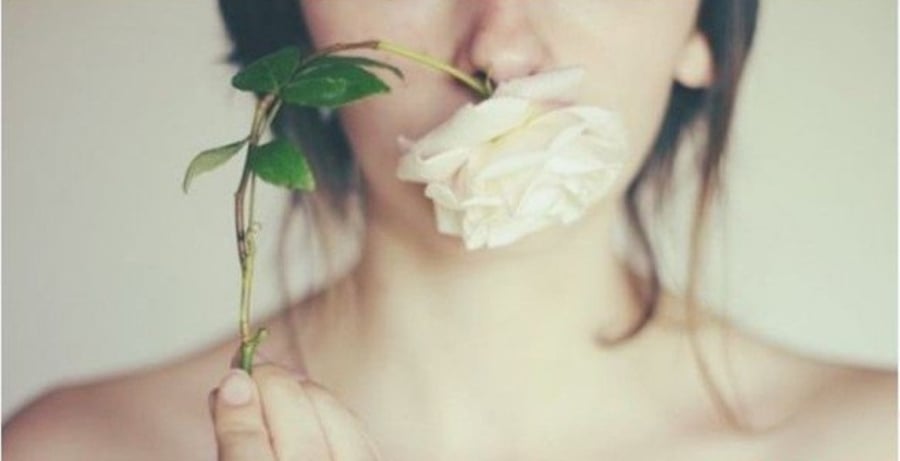 Là phụ nữ, đừng tự lấy tay che mắt mình mà tự biến cuộc đời mình thành tấn bi kịch. (Ảnh minh họa)