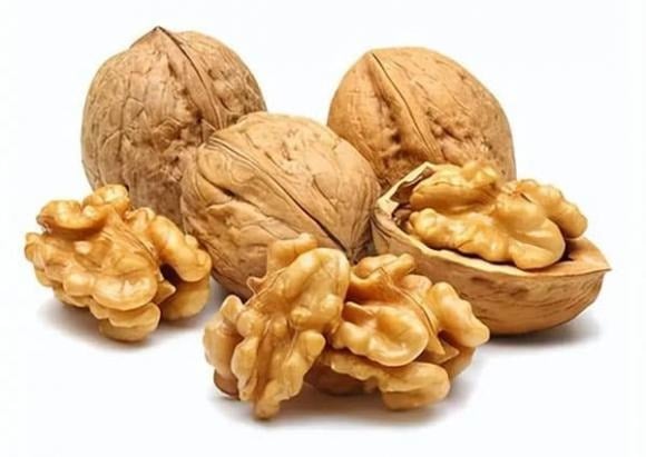 Được xem là “ngôi sao kỳ cựu” trong nhóm thực phẩm hỗ trợ trí não, quả óc chó sở hữu giá trị dinh dưỡng không thể thay thế. 