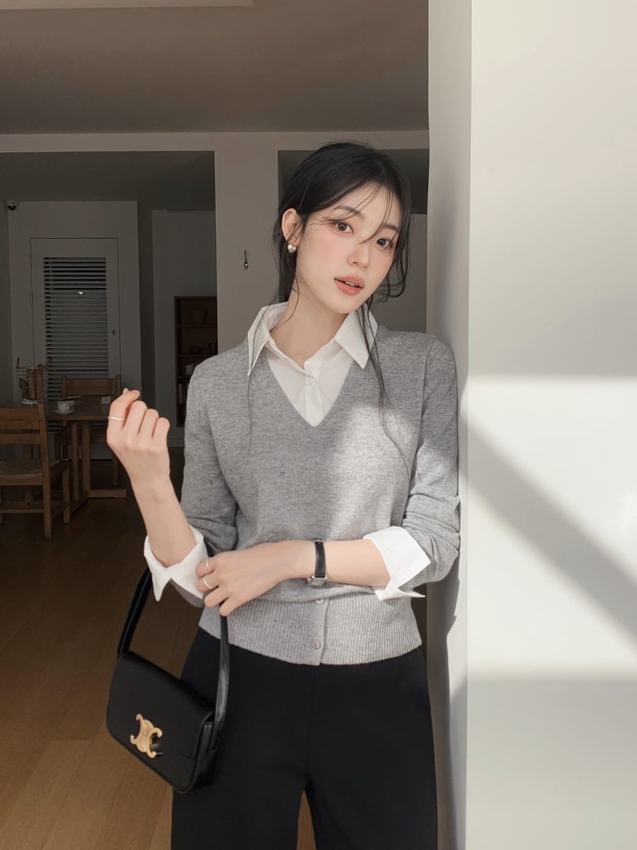  Chỉ với một chiếc áo len mỏng, bạn có thể tạo ra vô số outfit: diện một mình cho vẻ ngoài gọn gàng, phối cùng jeans để năng động hơn, hoặc kết hợp với chân váy suông để tăng sự nữ tính.