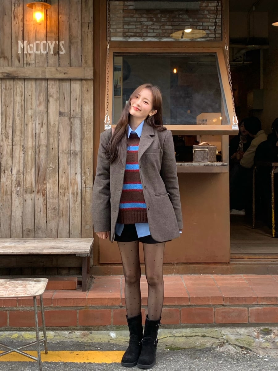 Một chiếc blazer chuẩn phom luôn xứng đáng có mặt trong danh sách mua sắm cuối năm