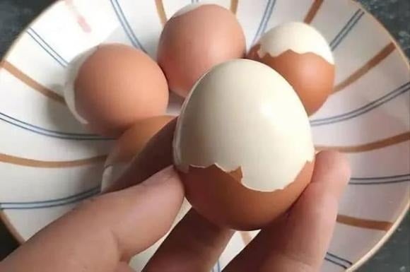 Trứng luộc là món ăn lành mạnh được nhiều người ưa chuộng, đặc biệt vào bữa sáng. 