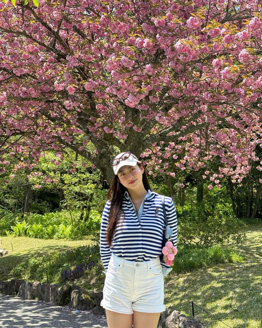 Phong cách của Lương Thùy Linh dễ áp dụng cho nhiều hoàn cảnh, từ công việc đến sự kiện hay những buổi dạo phố.