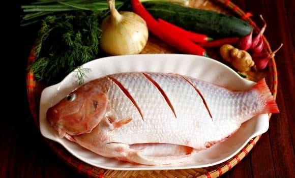 Với lượng purin thấp, cá diêu hồng là thực phẩm phù hợp cho người có nồng độ axit uric cao. 