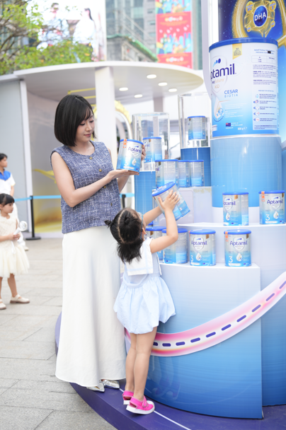 Với lợi ích về tăng cường đề kháng và trí não cho trẻ, Aptamil PROfutura KID Cesarbiotik 3 là dòng sữa công thức được đông đảo phụ huynh tin tưởng lựa chọn.