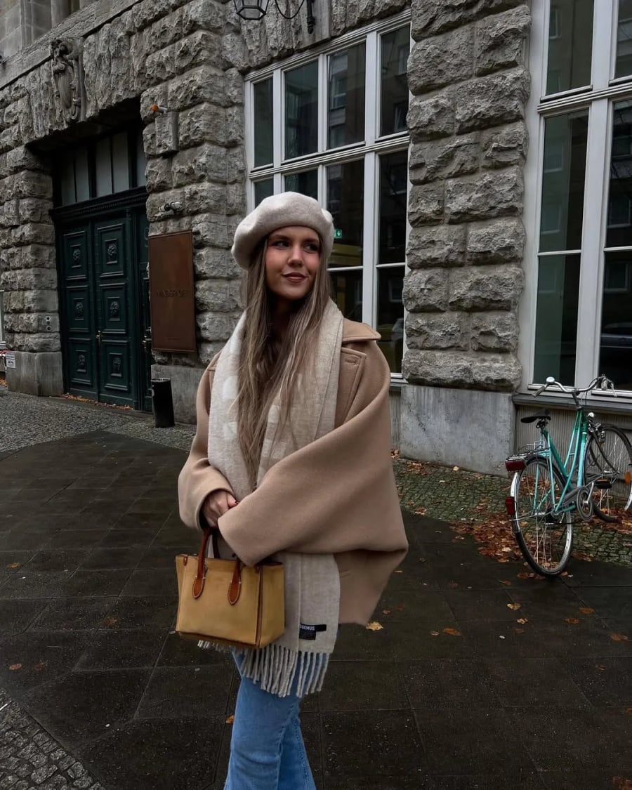 Beret tiếp tục là một trong những món đồ được yêu thích nhất nhờ sự thanh lịch đặc trưng. 