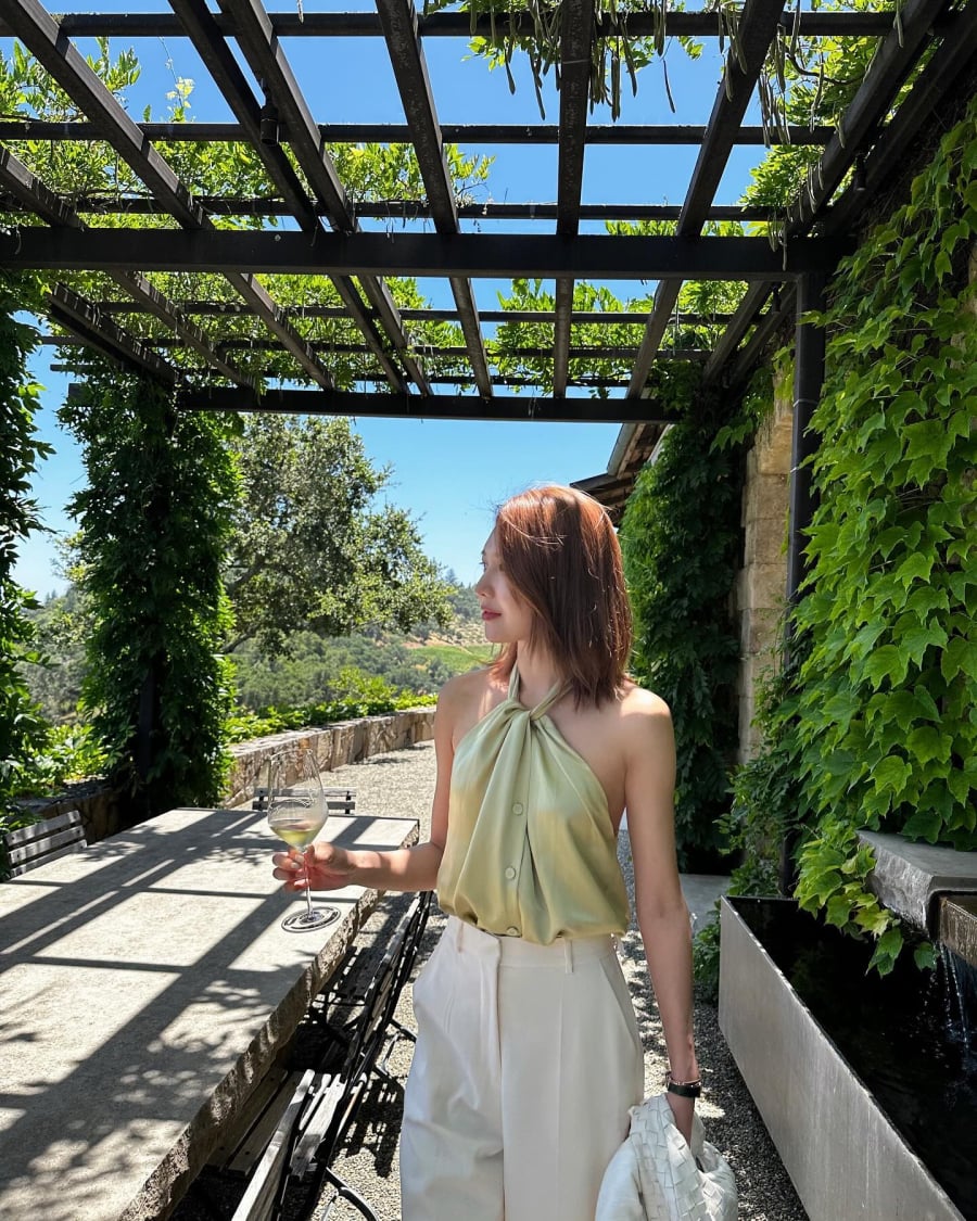 Sự kết hợp giữa gam xanh lá non và trắng cũng mang lại tinh thần trẻ trung, hiện đại.    