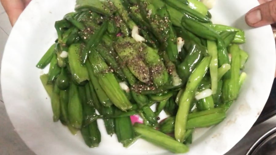 Nhờ nguồn cung không nhiều mà nhu cầu lại tăng, giá rau có thời điểm dao động từ 100.000 đến 120.000 đồng/kg - mức giá khiến nhiều người bất ngờ đối với một loại cây từng mọc hoang