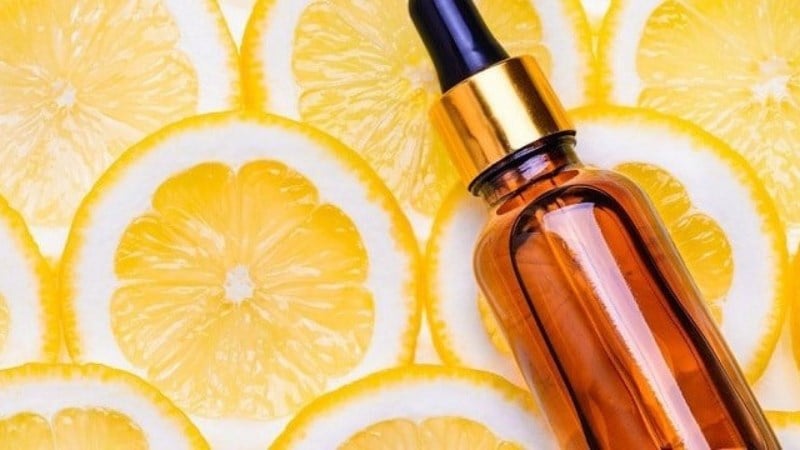 Ngoài tác dụng chống oxy hóa, vitamin C còn góp phần hạn chế sự mất nước của lớp biểu bì.