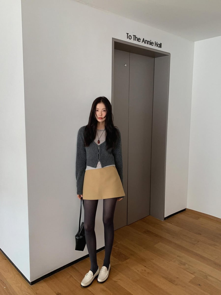 Bộ đôi này còn giúp tạo hiệu ứng kéo dài đôi chân, nhất là khi kết hợp với boots cổ ngắn hoặc giày mũi nhọn.