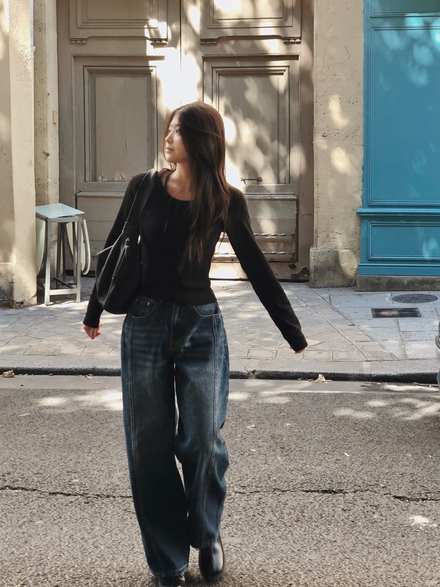 Nếu phải chọn một bộ đôi bền bỉ nhất trong tủ đồ, áo thun và quần jeans chắc chắn là lựa chọn hàng đầu.