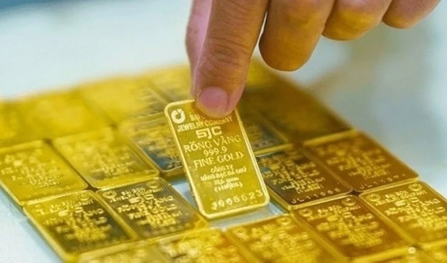 Trong phiên giao dịch sáng nay 13/12 tại thị trường châu Á, giá vàng thế giới giao ngay mở cửa ở mức 4.300,10 USD/ounce, tăng 20,21 USD, tương đương 1,21% so với mức 4.279,89 USD/ounce của phiên liền trước.