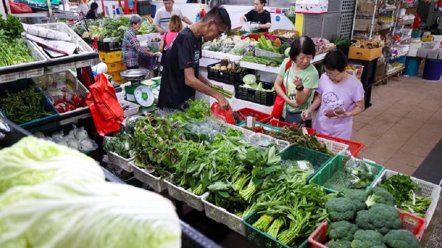 Bạn có thể lựa chọn thời điểm phù hợp để đi chợ, dễ mua được đồ tươi ngon với giá cả hợp lý.