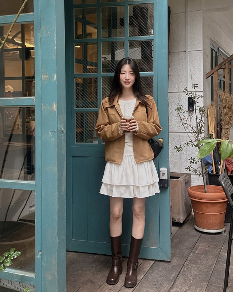 Áo khoác da luôn gắn liền với hình ảnh cá tính và mạnh mẽ. 