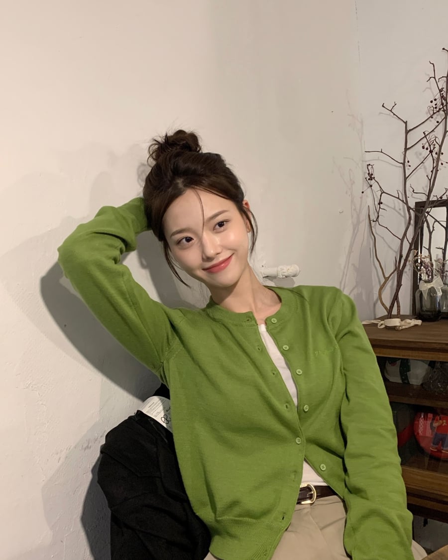 Dáng áo đa dạng, từ ôm gọn nữ tính đến form rộng thoải mái, giúp cardigan phù hợp với nhiều vóc dáng và phong cách khác nhau.