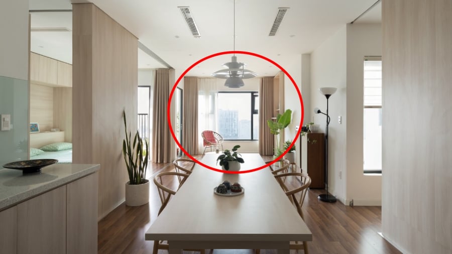 Cửa sổ, ban công đối diện với những vật tạo ra sát khí sẽ làm ảnh hưởng đến phong thủy của ngôi nhà.