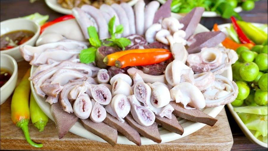 Lòng lợn là món ăn ngon, giàu dinh dưỡng nhưng không phải ai cũng nên ăn.