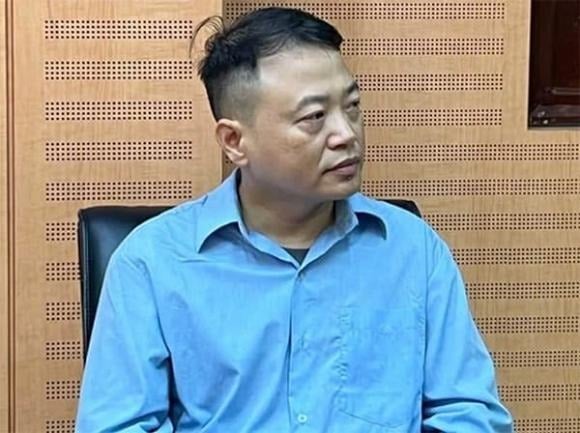 Cùng bị khởi tố tội danh này còn có Đỗ Công Diễn, Chủ tịch HĐQT kiêm Tổng giám đốc Công ty Cổ phần Công nghệ Vimo, và Nguyễn Hữu Tuất, cổ đông công ty.    