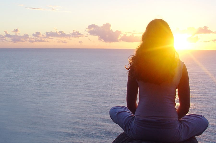 Nếu bắt đầu buổi sáng bằng việc dành chút thời gian đầu ngày để tĩnh tâm suy ngẫm, cho tâm hồn lắng lại, gạt bớt những căng thẳng để có thêm hứng thú cho một ngày mới. (Ảnh minh họa)