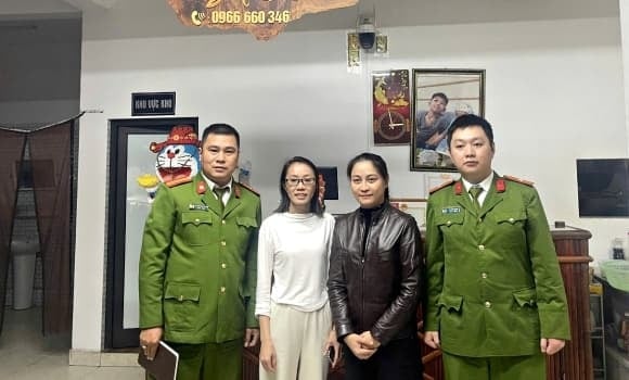 Theo đó, sáng 13/12/2025, Công an xã Ái Quốc tiếp nhận trình báo của chị Trần Thị Tuyết Mai (SN 1991, trú TP Việt Trì, Phú Thọ) về việc chuyển nhầm tiền.