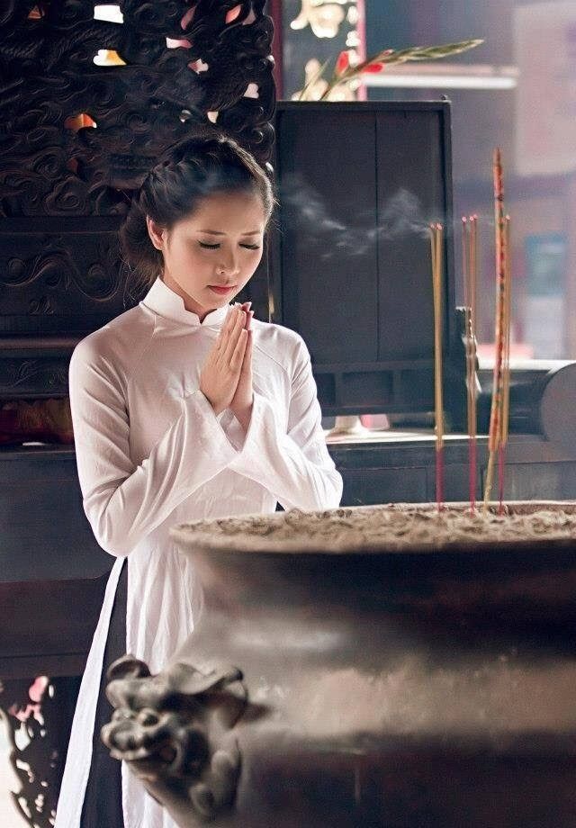 Khi thắp hương, tâm hồn phải thanh tịnh, tránh thắp hương khi đang nóng nảy