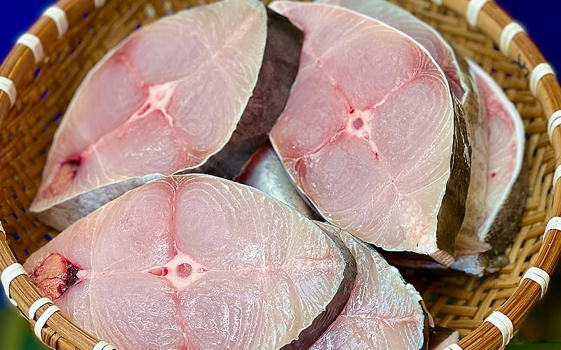 Cá thu xếp thứ hai nhưng rất sát cá trích về hàm lượng omega 3. Ưu điểm lớn nhất của cá thu là thịt dày, ít xương dăm, dễ chế biến và dễ ăn với nhiều gia đình.