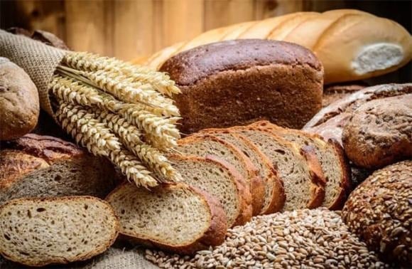  Bánh mì tinh chế chứa nhiều đường và chất phụ gia, thiếu dinh dưỡng và dễ gây gánh nặng cho dạ dày, tích tụ calo. 