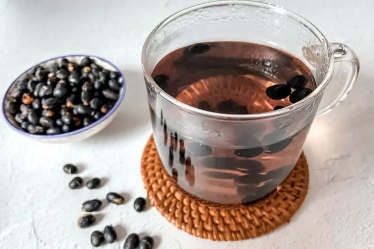 Những lợi ích khi uống nước đỗ đen