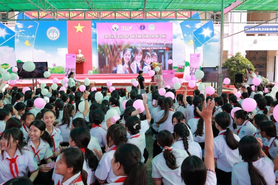  Chuỗi hội thảo “Là Con gái thật tuyệt” được tổ chức trong không gian “tuổi teen” với âm nhạc và các trò chơi tương tác, hoạt động hỏi đáp xen kẽ các nội dung chia sẻ.