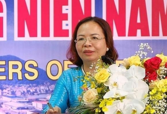 Theo báo cáo tài chính hợp nhất quý II đã soát xét, trong 6 tháng đầu năm nay, bà Nguyễn Thị Thu Hương có tổng thu nhập hơn 6,4 tỷ đồng, tương đương trên 1 tỷ đồng/tháng, thấp hơn khoảng 400 triệu đồng/tháng so với cùng kỳ năm trước.    