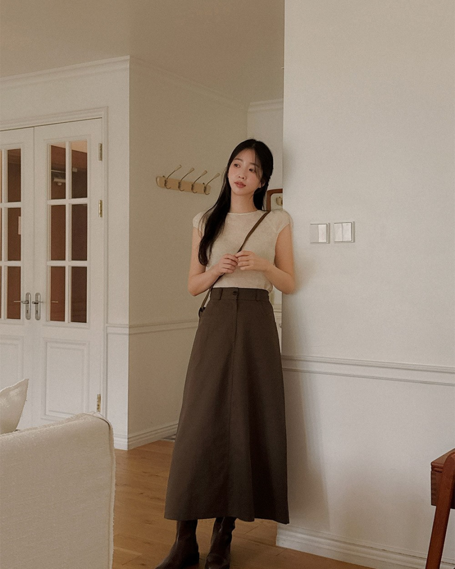 Áo len cộc tay là lựa chọn lý tưởng cho những ngày giao mùa, khi thời tiết chưa quá lạnh nhưng vẫn cần sự ấm áp vừa đủ.