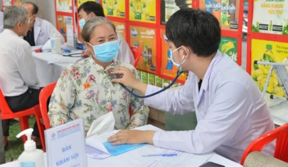 UBND TP. Hà Nội vừa ban hành Kế hoạch 321/KH-UBND, triển khai chính sách hỗ trợ đóng BHXH tự nguyện và BHYT cho các nhóm dân cư có hoàn cảnh khó khăn.    