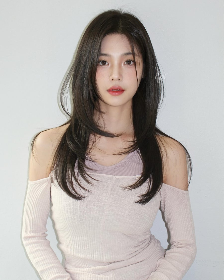 Tóc dài layer là lựa chọn lý tưởng cho những ai muốn giữ mái tóc dài nhưng vẫn tạo được sự mới mẻ và trẻ trung. 