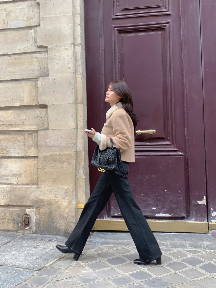 Giày cao gót luôn là item không thể thiếu đối với những ai muốn cải thiện chiều cao một cách nhanh chóng và hiệu quả. 