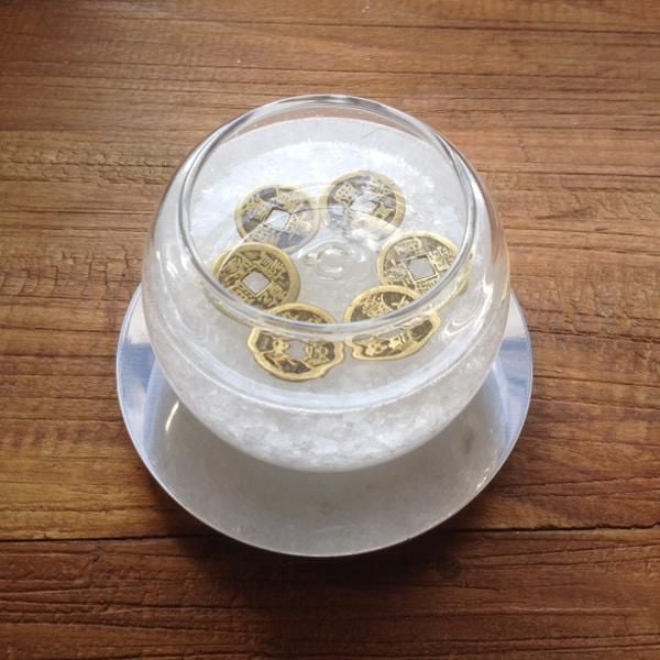 Bát nước muối để trong nhà giúp hoá giải vận xui