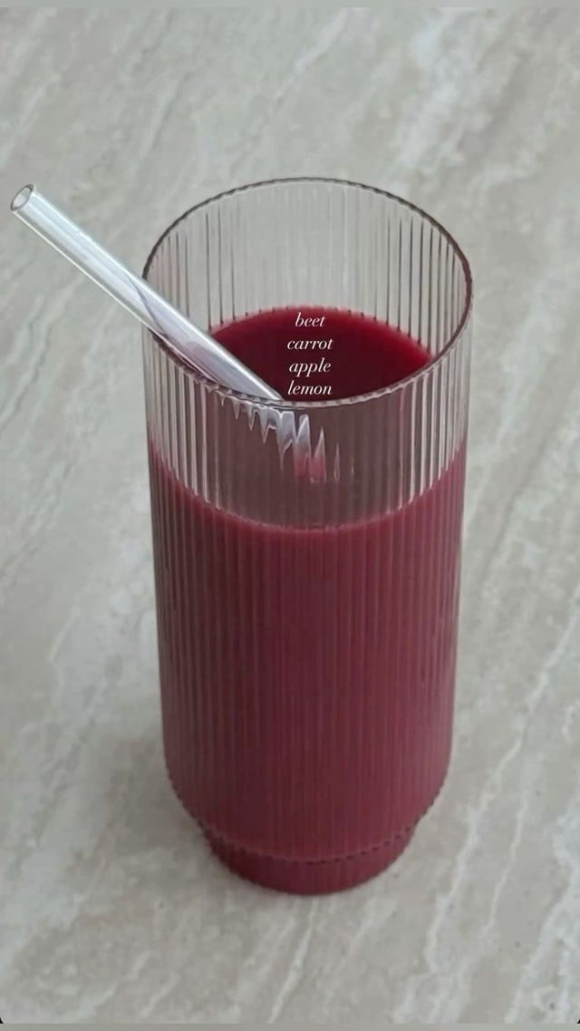 . Với lượng calo thấp nhưng giàu chất xơ, cà rốt thường được xem là thực phẩm thân thiện với người đang kiểm soát cân nặng.