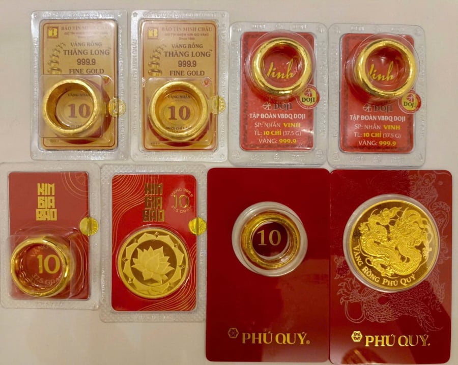 Giá vàng hôm nay 25/12, vàng SJC và vàng nhẫn đồng loạt tăng mạnh theo xu hướng tăng của thị trường thế giới, khi giá vàng thế giới lập đỉnh mới trên 4.520 USD/ounce. 