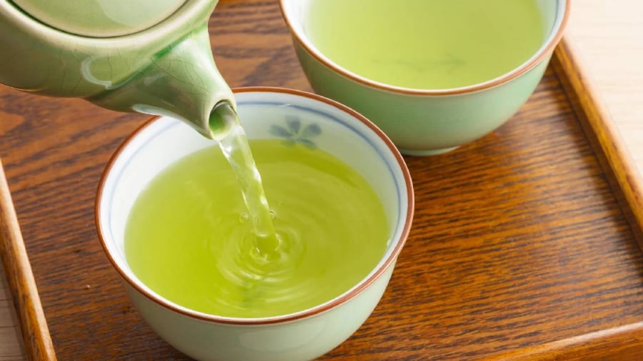 Trà xanh là một trong những loại đồ uống mang lại nhiều lợi ích cho sức khỏe, giúp ngăn ngừa hình thành mảng bám trong động mạch.